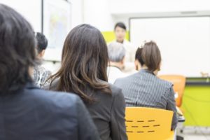 セミナーを聞く薬剤師
