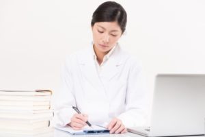 落ち込み気味な女性薬剤師